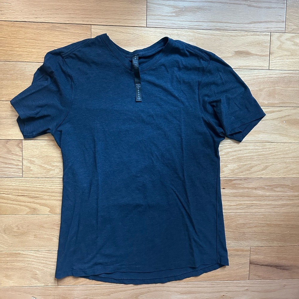 Lulu Lemon Men’s V Neck T Shirt